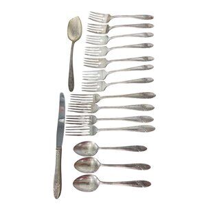 1946 Tudor Plate Oneida Queen Bess II Silverware 16 Piece Set Floral Vintage